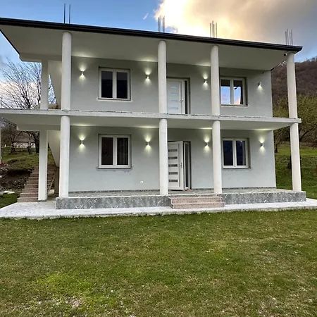 Bujtina Crystal 3* Theth