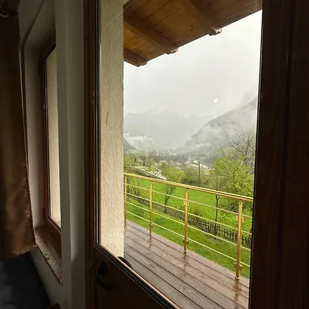 Bujtina Crystal Theth