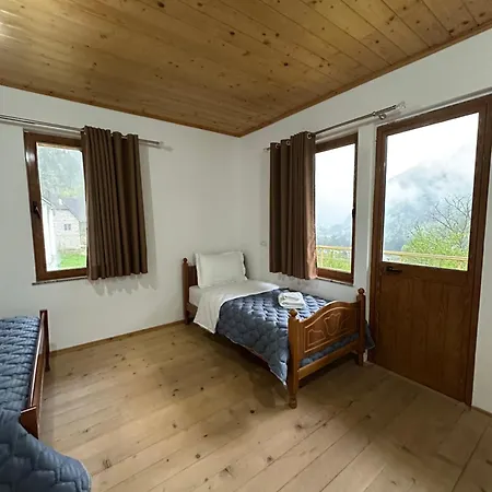 Guest house Bujtina Crystal *