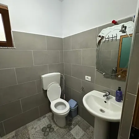 Bujtina Crystal Theth