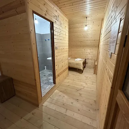 Bujtina Crystal Casa de hóspedes