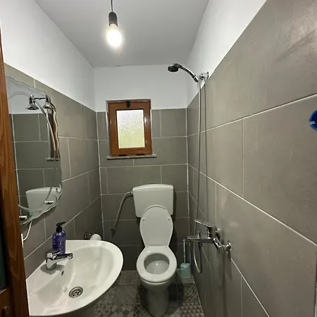 Guest house Bujtina Crystal
