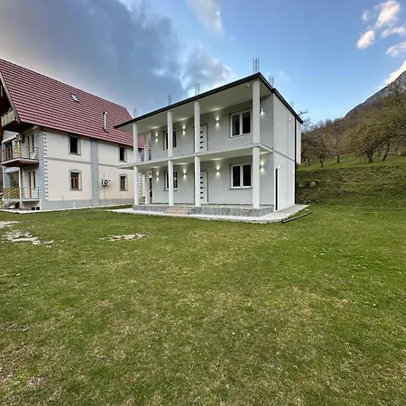 Guest house Bujtina Crystal