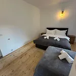Bujtina Crystal Pensión 3*