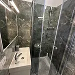 Bujtina Crystal Pensión 3*