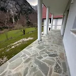 Bujtina Crystal
