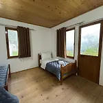 Pensión Bujtina Crystal 3*