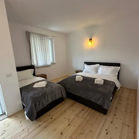 Bujtina Crystal ثيث