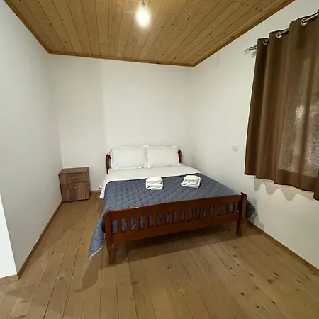 Bujtina Crystal بيت ضيافة ثيث
