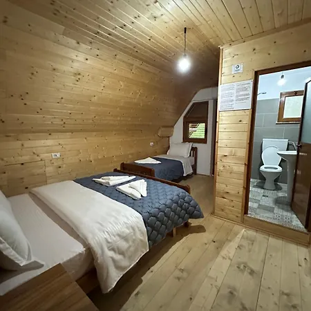 Bujtina Crystal 3* ثيث