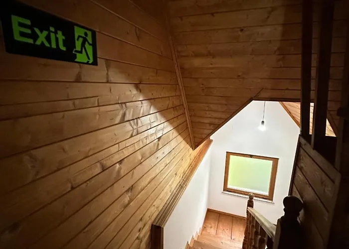 Bujtina Crystal 泰斯