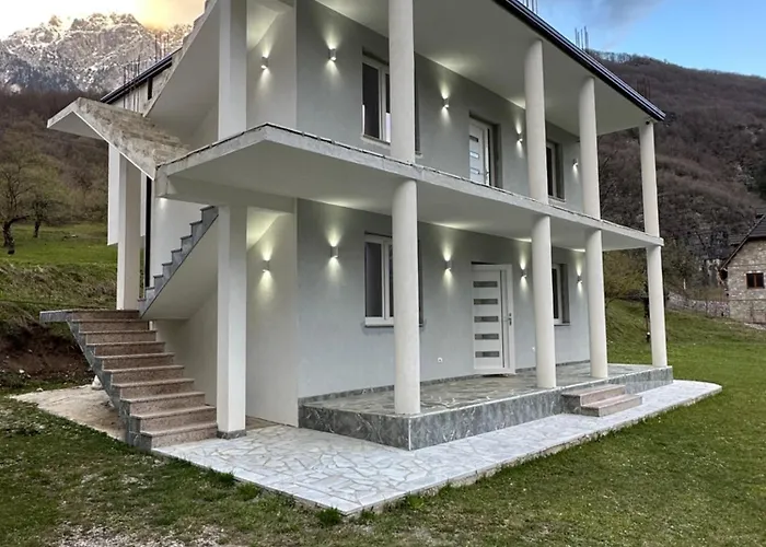 Bujtina Crystal Gasthof 3*