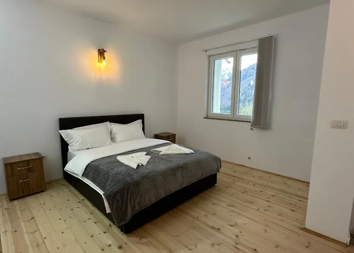 Bujtina Crystal 3* 泰斯