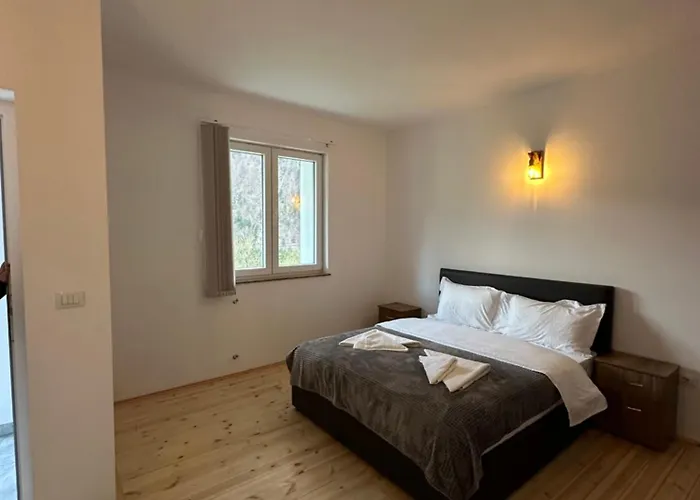 招待所 Bujtina Crystal