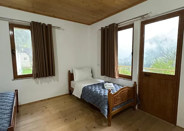 招待所 Bujtina Crystal 3*