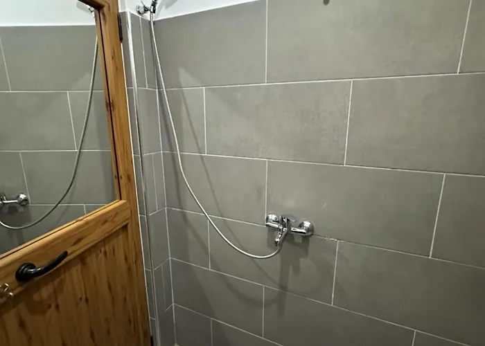 Bujtina Crystal 3* 泰斯