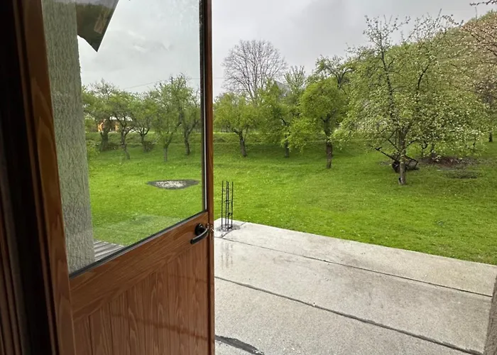 Bujtina Crystal 招待所 泰斯