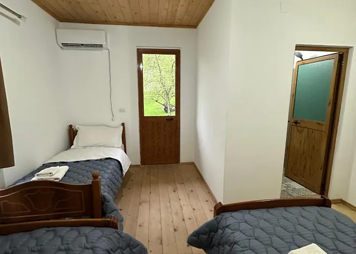 Bujtina Crystal 3*