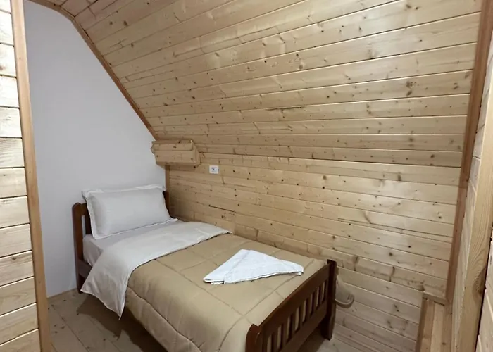 Bujtina Crystal 泰斯