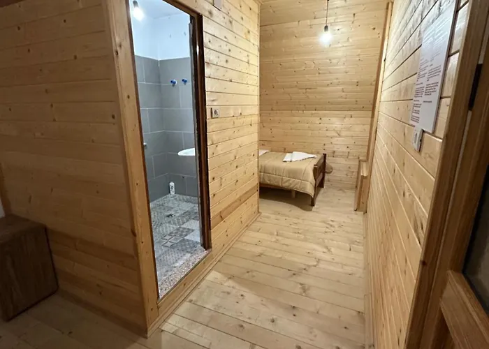 Bujtina Crystal 招待所