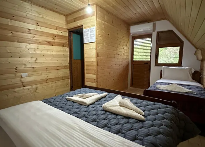 Bujtina Crystal 招待所