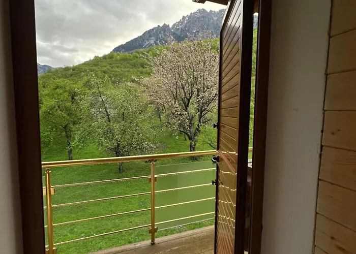 Bujtina Crystal Gasthof