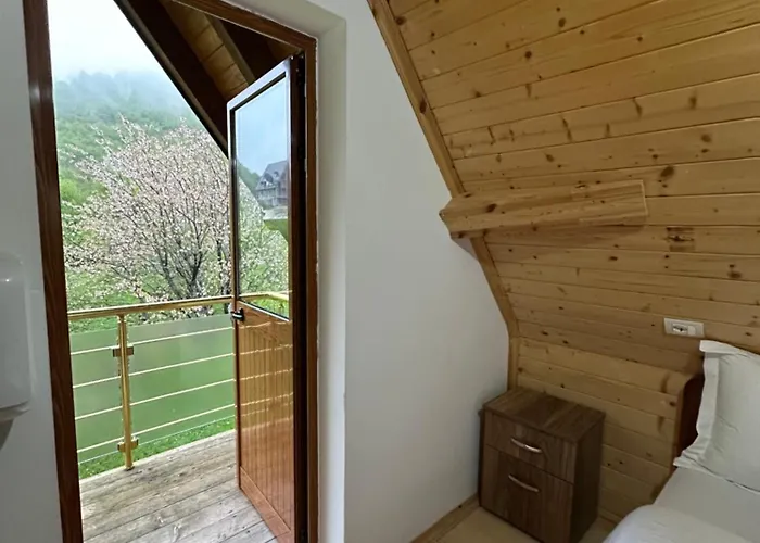 招待所 Bujtina Crystal