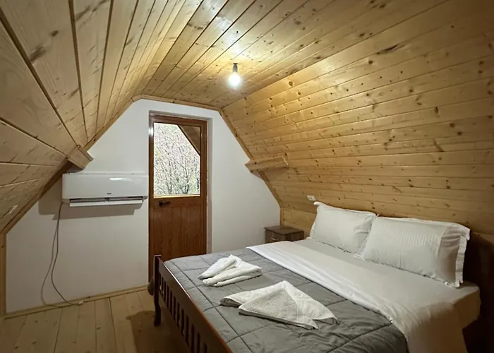 Bujtina Crystal 3* 泰斯