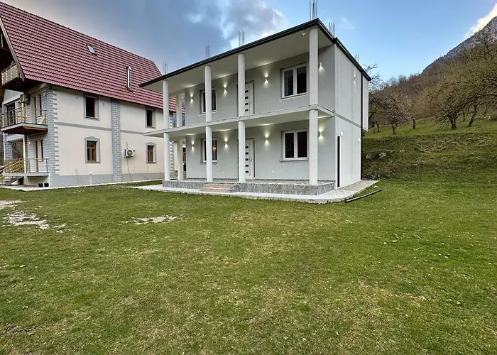 招待所 Bujtina Crystal